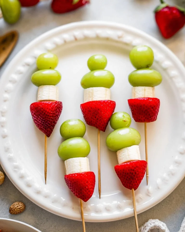 Grinch-Fruit-Kabobs-Recipe